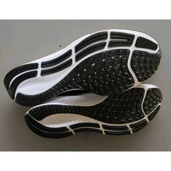 Nike Air Zoom Pegasus 38 Black White Size 10.5 NEW Running Shoe Sneaker